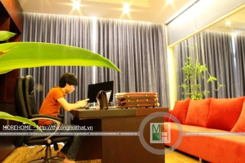 Văn phòng tràn ngập không gian xanh ngập tràn từ những chậu cây xanh tạo không khí trong lành, mát mẻ